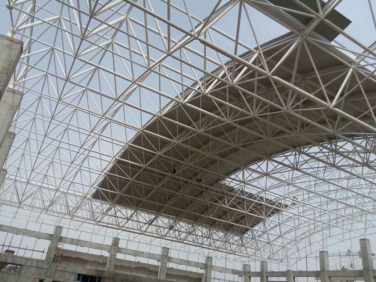 东港青岛一汽网架